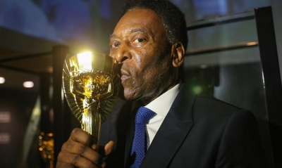 Pelé tem instabilidade respiratória e volta para UTI