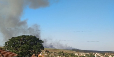 Incêndio de grandes proporções consome canavial da Usina São Luiz 