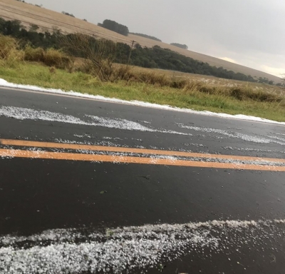 Chuva de granizo passa por cidades da região 