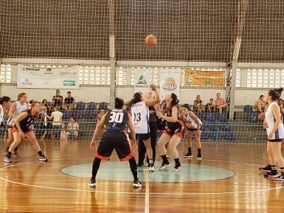 Ourinhos vence Araçatuba na volta do basquete feminino adulto depois de 8 anos 