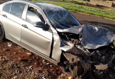 Polícia investiga BMW abandonada no Ville de France em Ourinhos 