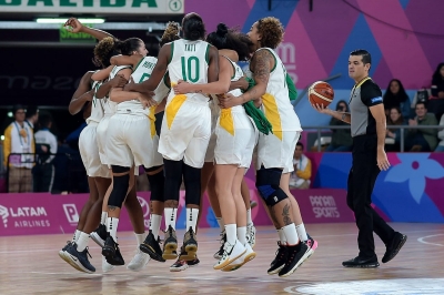 Após 28 anos, Brasil bate os EUA na decisão e conquista ouro no basquete feminino