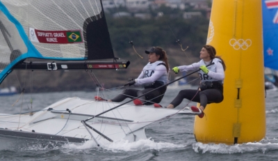 Martine Grael e Kahena Kunze são bicampeãs olímpicas na classe 49er FX