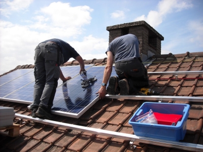 Aneel quer taxar energia solar produzida em casa 