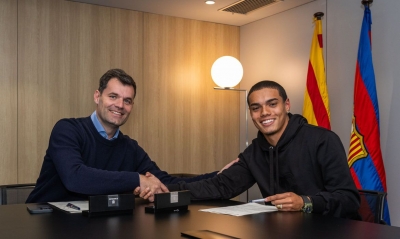 Filho de Ronaldinho Gaúcho assina contrato com a base do Barcelona