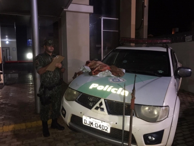 Polícia Ambiental flagra trio caçando capivara em Ipaussu