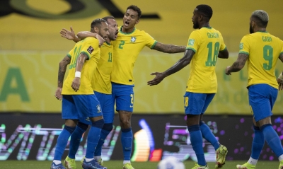 Seleção vence Peru e mantém campanha perfeita nas Eliminatórias; veja gols