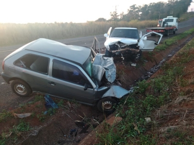 Duas pessoas ficam feridas em colisão frontal na rodovia Benedito Pires