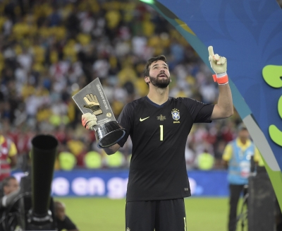 Jornal aponta o goleiro Alisson como forte concorrente ao prêmio Bola de Ouro