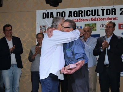 Sindicato Rural de Ourinhos arrecada 1 tonelada de alimentos em evento ao Dia do Agricultor